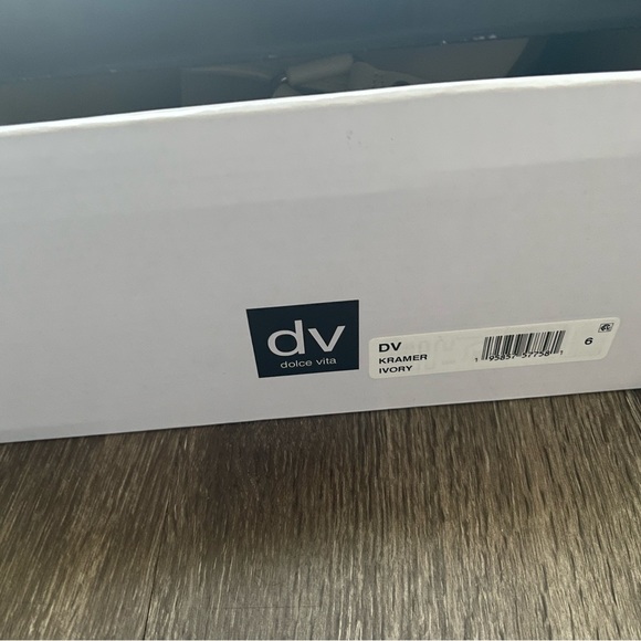 DV Kramer bootie - Picture 4 of 9